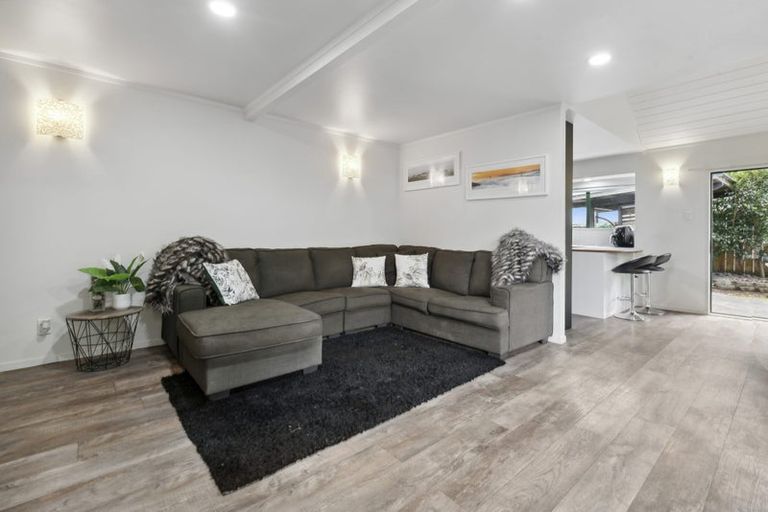 Photo of property in 906a East Coast Road, Northcross, Auckland, 0630