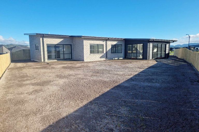 Photo of property in 10 Ronomor Place, Whitianga, 3510