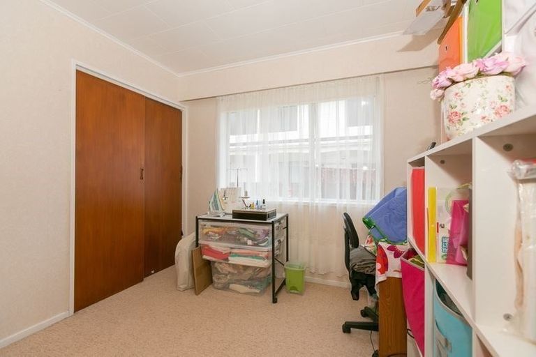 Photo of property in 10 Magnolia Drive, Westown, New Plymouth, 4310