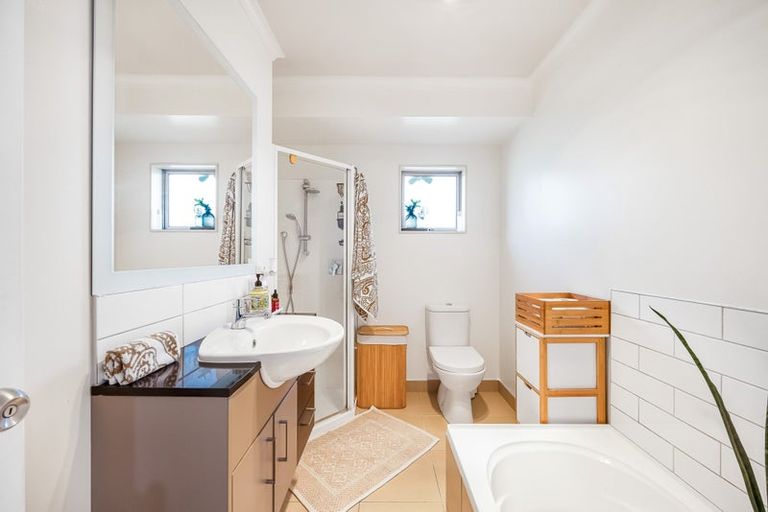 Photo of property in 4 Anna Lane, Glen Eden, Auckland, 0602