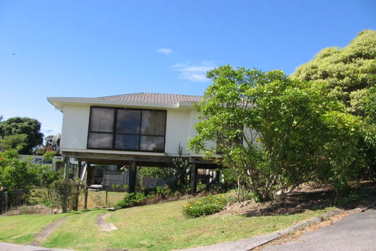 Photo of property in 8 Exeter Place, Unsworth Heights, Auckland, 0632