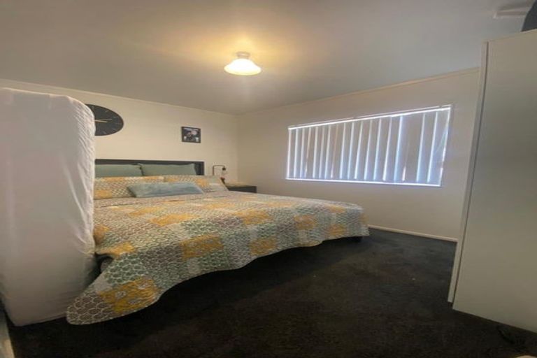 Photo of property in 1/3 Eulogy Place, Randwick Park, Auckland, 2105