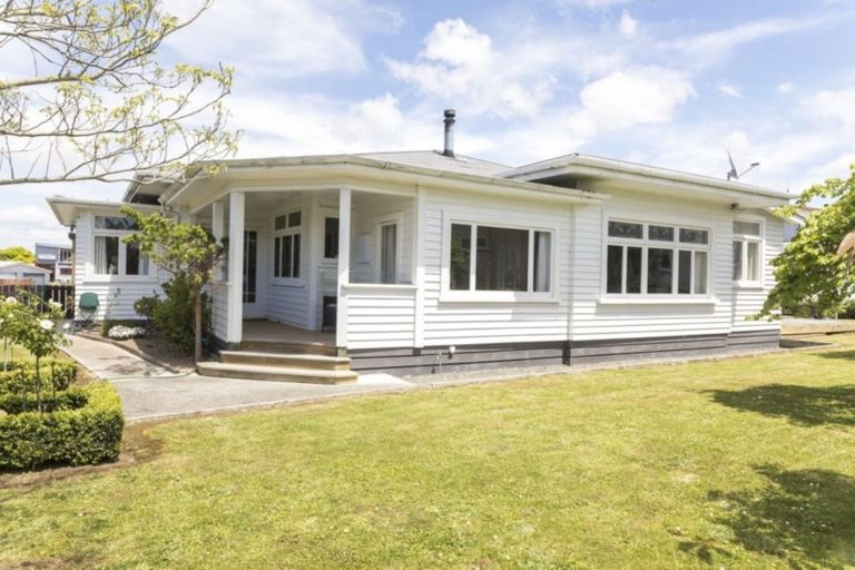 Photo of property in 9 Seddon Street, Dannevirke, 4930