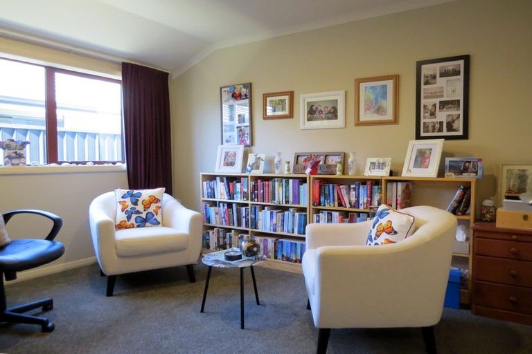 Photo of property in 11 Victoria Street, Coromandel, 3506