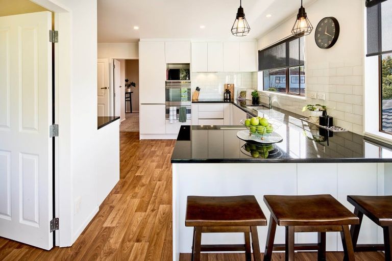 Photo of property in 8 Balliol Drive, Tawa, Wellington, 5028