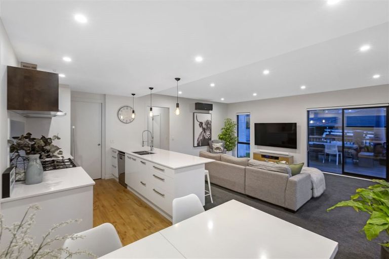 Photo of property in 5 Hull Place, Whitby, Porirua, 5024