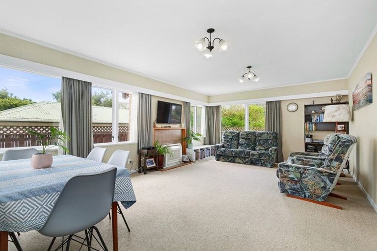 Photo of property in 5 Surrey Street, Tawa, Wellington, 5028