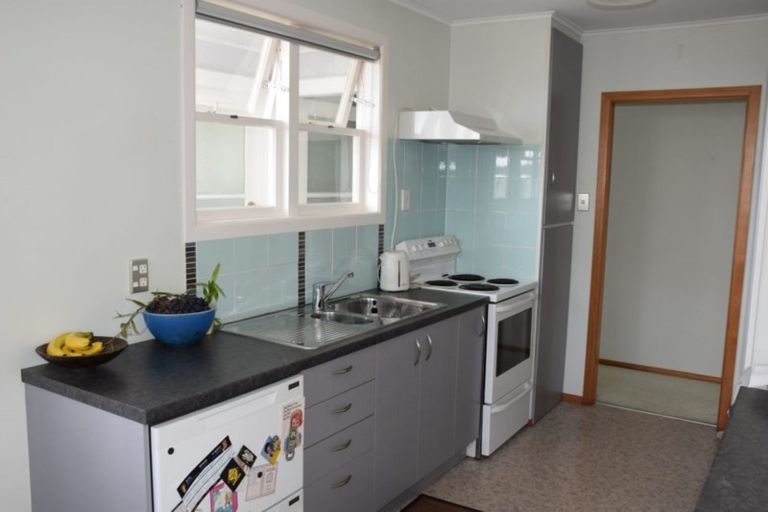 Photo of property in 14 Edgerton Road, Te Atatu Peninsula, Auckland, 0610