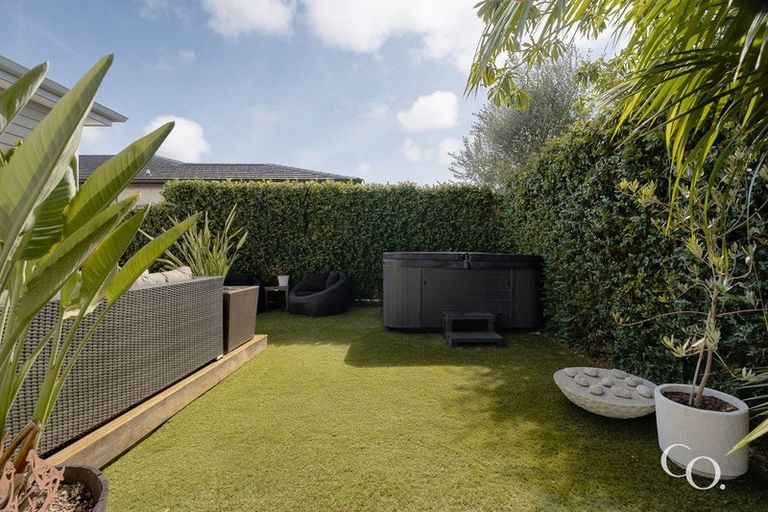 Photo of property in 35 Awatira Drive, Papamoa Beach, Papamoa, 3118