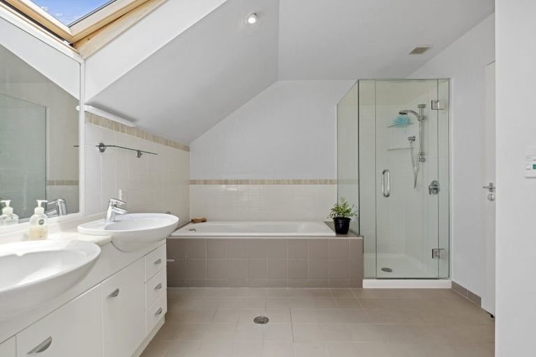 Photo of property in 205a Hurstmere Road, Takapuna, Auckland, 0622