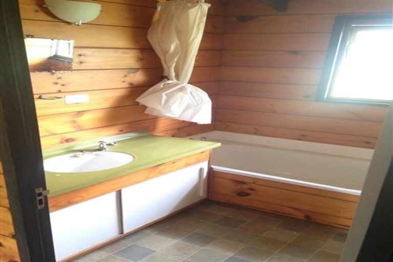 Photo of property in 26 Seaview Road, Glenfield, Auckland, 0629