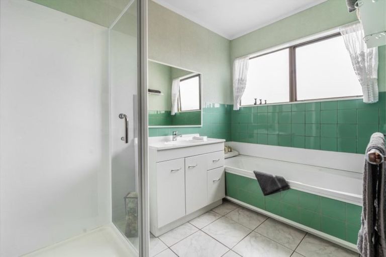 Photo of property in 134 Chelsea View Drive, Chatswood, Auckland, 0626