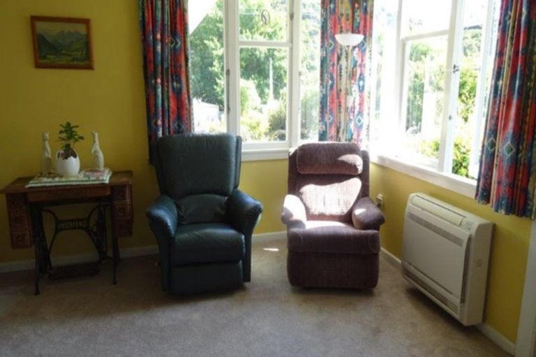 Photo of property in 53 Hampden Street, Picton, 7220