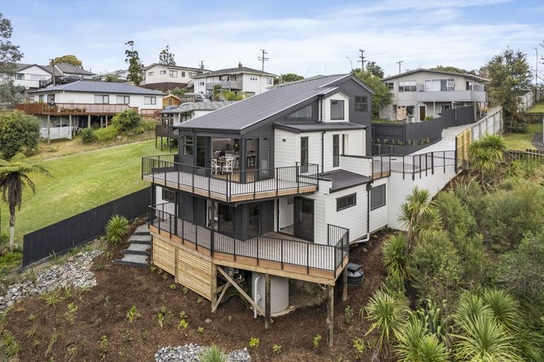 Photo of property in 54a Awaroa Road, Sunnyvale, Auckland, 0612