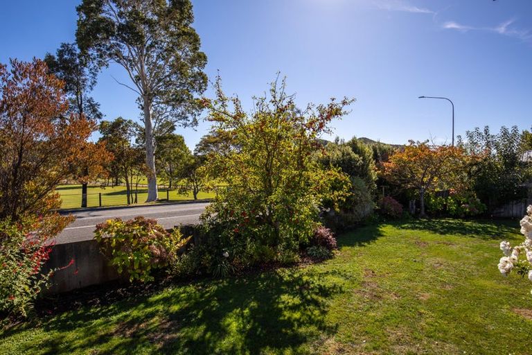 Photo of property in 6 Weka Place, Picton, 7220