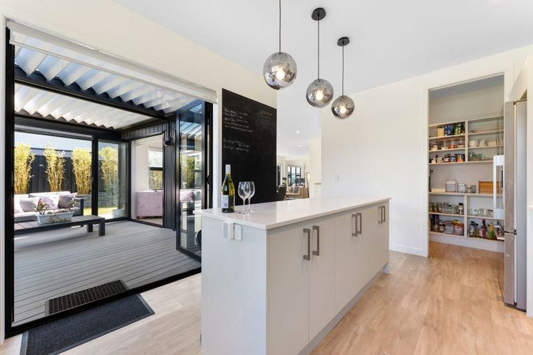 Photo of property in 3 Vogwill Road, Kumeu, 0810