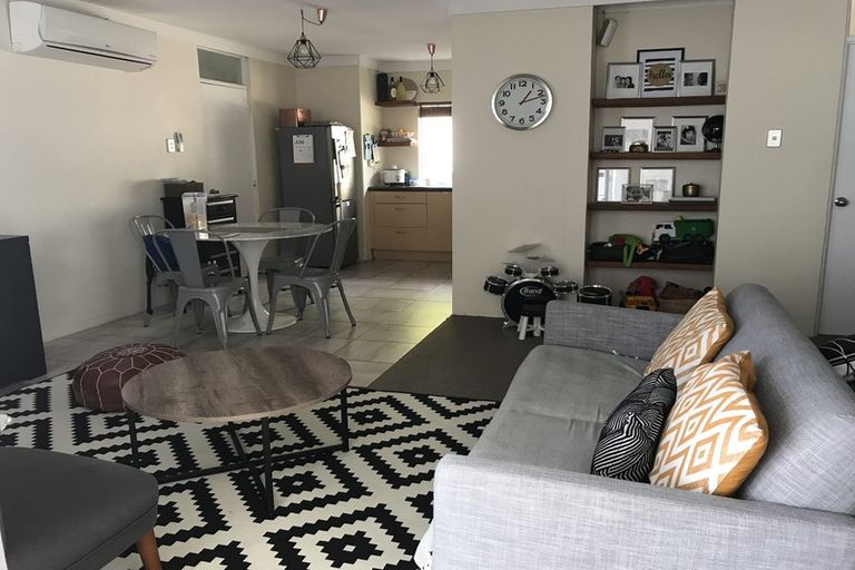 Photo of property in 2/15 Dunraven Place, Torbay, Auckland, 0630