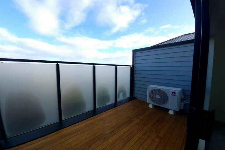 Photo of property in 2b Taratoa Street, Point England, Auckland, 1072