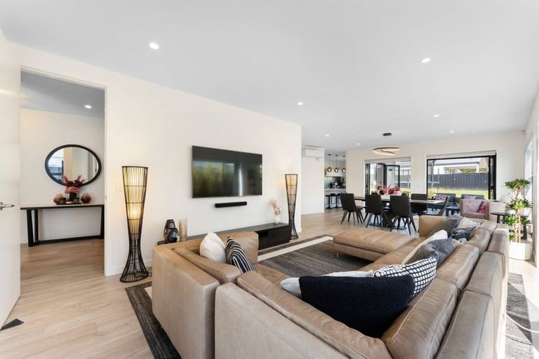 Photo of property in 3 Vogwill Road, Kumeu, 0810