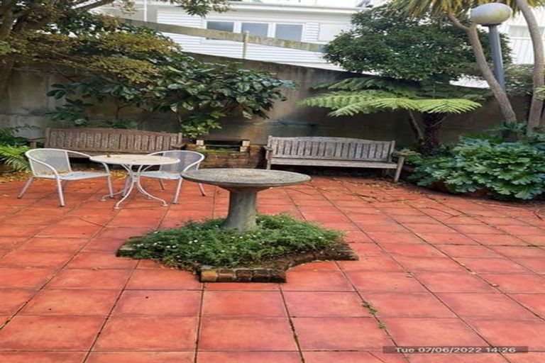 Photo of property in Chevening Flats, 90 Salamanca Road, Kelburn, Wellington, 6012