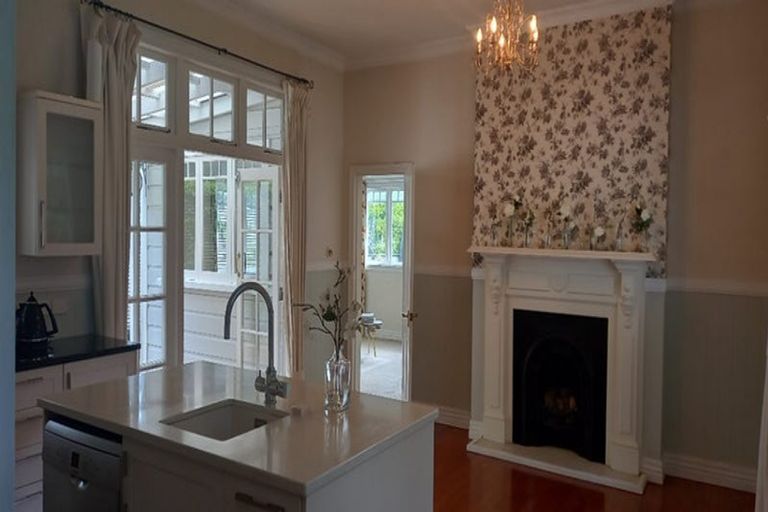 Photo of property in 24a Bracken Street, New Plymouth, 4310