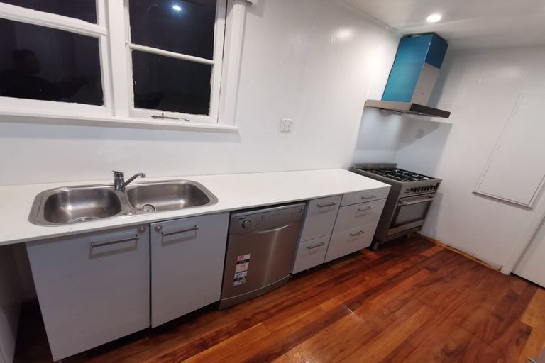 Photo of property in 323 Oxford Terrace, Avalon, Lower Hutt, 5011