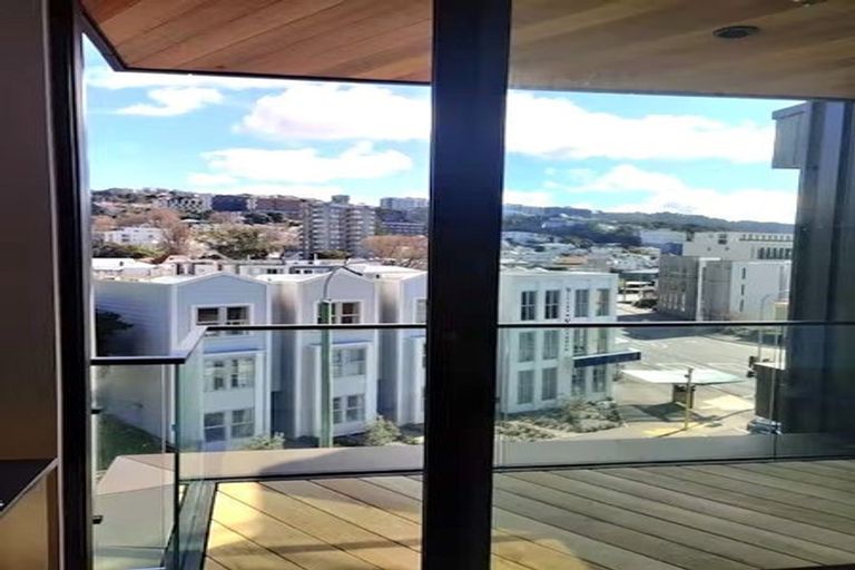 Photo of property in Sunset West, 405/251 Victoria Street, Wellington, 6011