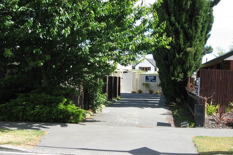 Photo of property in 1/116 Apsley Drive, Avonhead, Christchurch, 8042