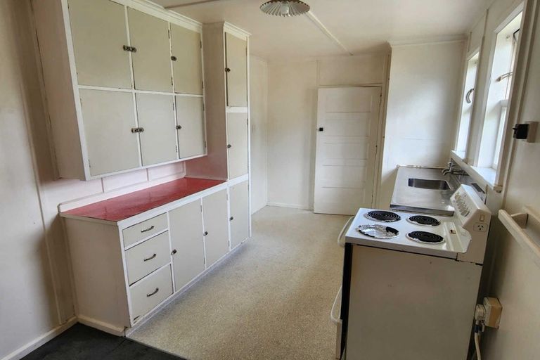 Photo of property in 325 Riccarton Road, Upper Riccarton, Christchurch, 8041