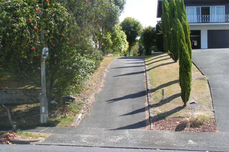 Photo of property in 22 Ravenwood Drive, Forrest Hill, Auckland, 0620