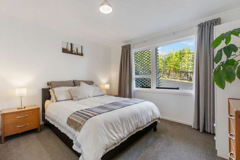 Photo of property in 2/86 Divich Avenue, Te Atatu South, Auckland, 0610