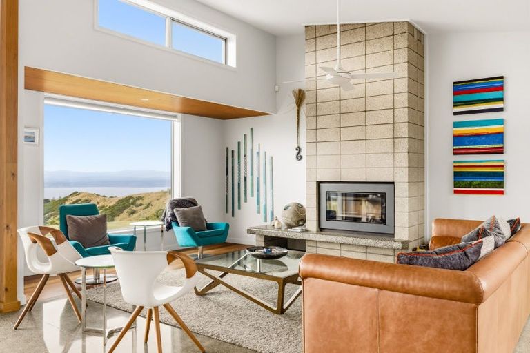 Photo of property in 127 Highland Drive, Acacia Bay, Taupo, 3385