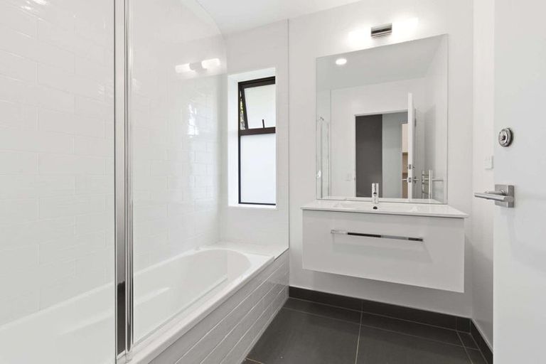 Photo of property in 11/104 Maupuia Road, Maupuia, Wellington, 6022