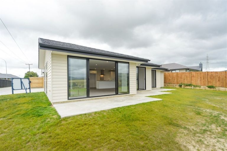 Photo of property in 154b Pacific Drive, Fitzherbert, Palmerston North, 4410