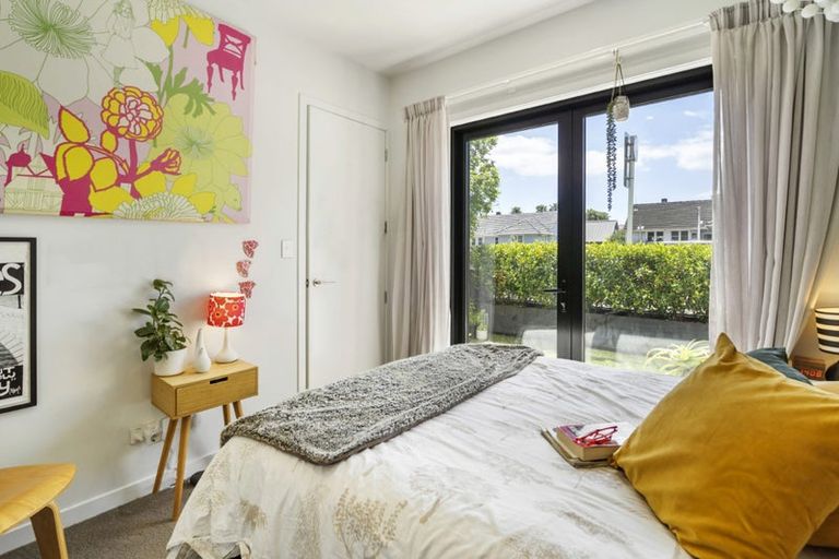 Photo of property in Frank Sargeson Apts, 2/74g Anzac Street, Takapuna, Auckland, 0622