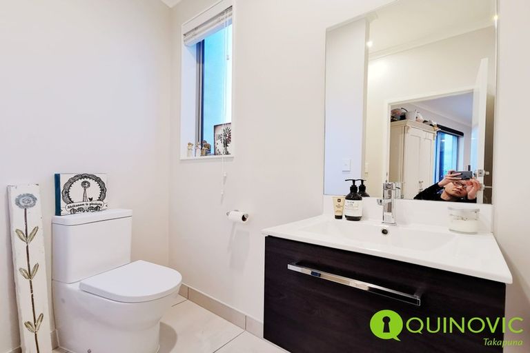 Photo of property in 52 Te Oneroa Way, Long Bay, Auckland, 0630