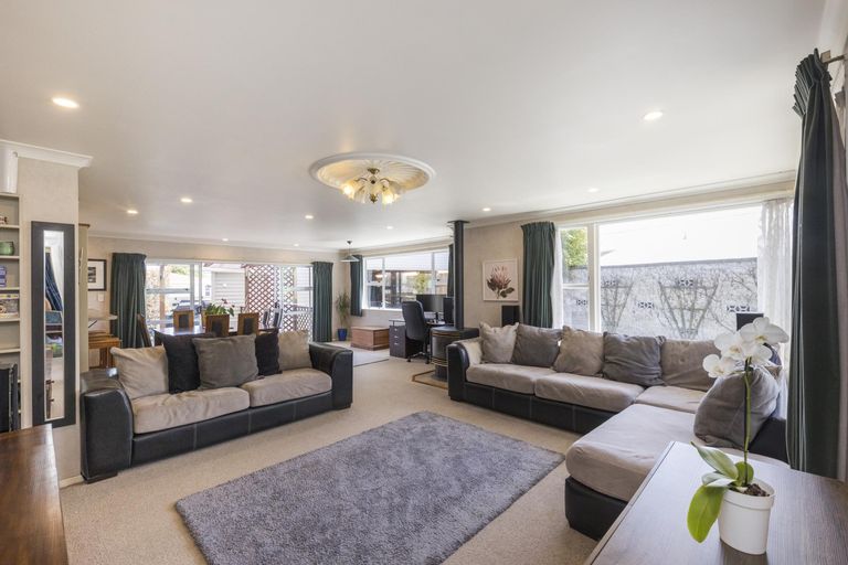 Photo of property in 5 Wairau Place, Kelvin Grove, Palmerston North, 4414