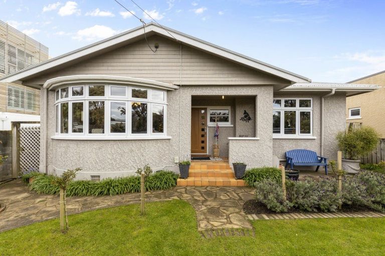 Photo of property in 25 Mclean Street, Strandon, New Plymouth, 4312