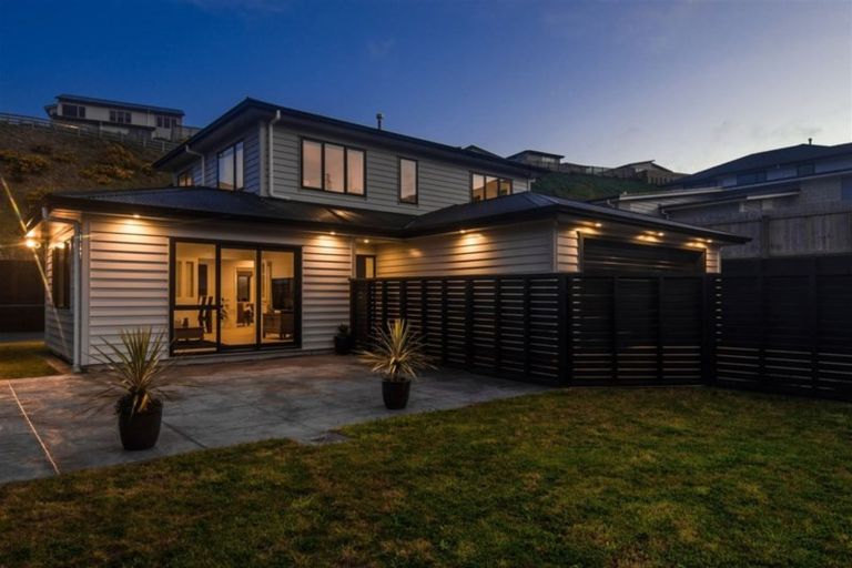 Photo of property in 116 Amesbury Drive, Churton Park, Wellington, 6037