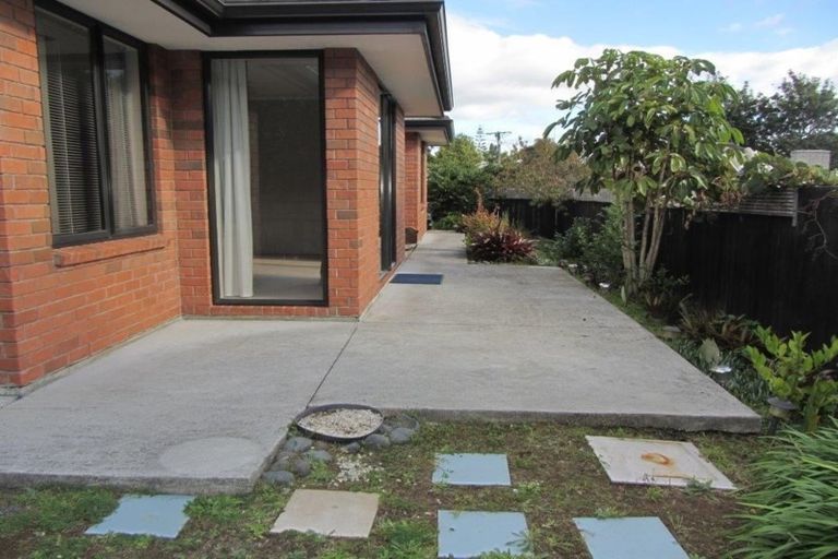 Photo of property in 2 Rapaki Place, Te Atatu Peninsula, Auckland, 0610