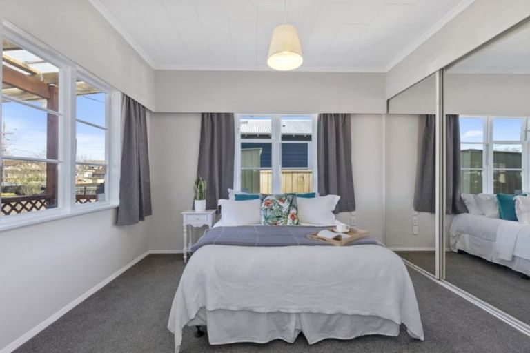 Photo of property in 21 Elizabeth Street, Moera, Lower Hutt, 5010