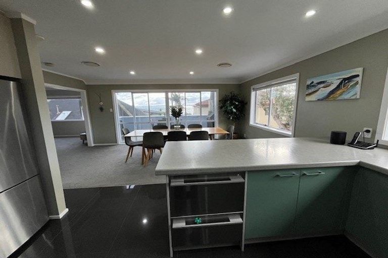Photo of property in 49b The Esplanade, Eastern Beach, Auckland, 2012