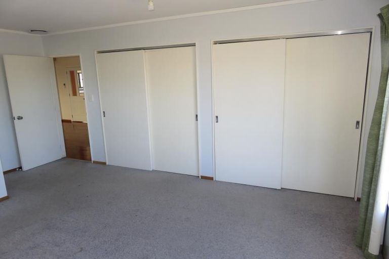 Photo of property in 3 Tamworth Crescent, Newlands, Wellington, 6037