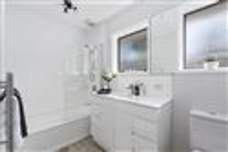 Photo of property in 2/20 Flavia Close, Torbay, Auckland, 0630