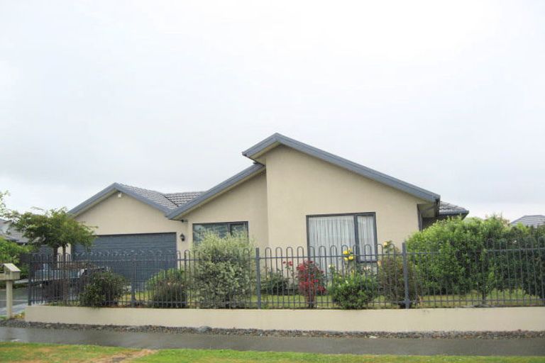 Photo of property in 28 Sutton Place, Dallington, Christchurch, 8061