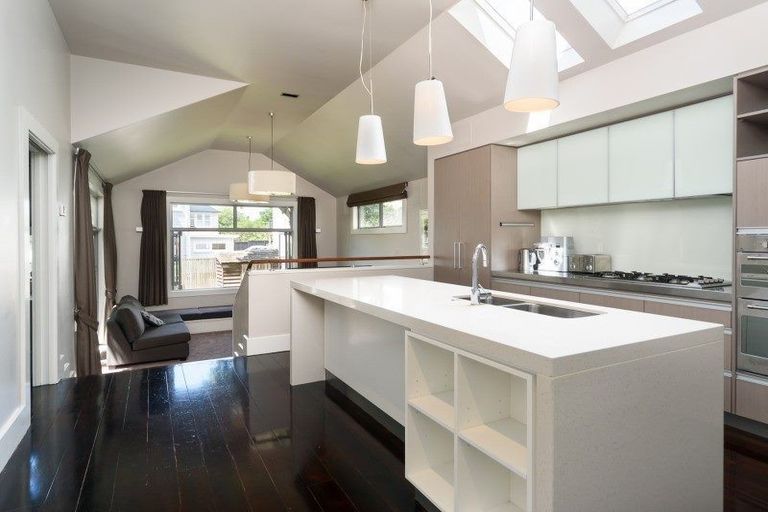 Photo of property in 12 Burnell Avenue, Thorndon, Wellington, 6011