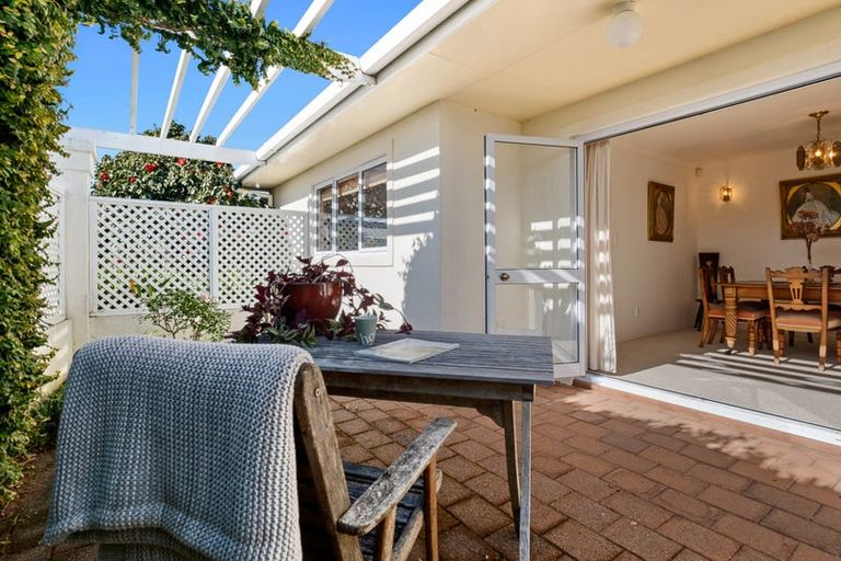 Photo of property in 158 Heta Road, Highlands Park, New Plymouth, 4312