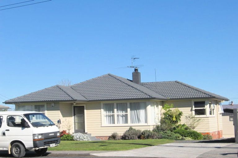 Photo of property in 82 Cargill Street, Papakura, 2110