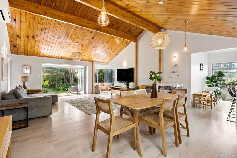 Photo of property in 17 Onepu Lane, Manly, Whangaparaoa, 0930