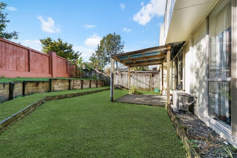 Photo of property in 1/322 West Coast Road, Glen Eden, Auckland, 0602